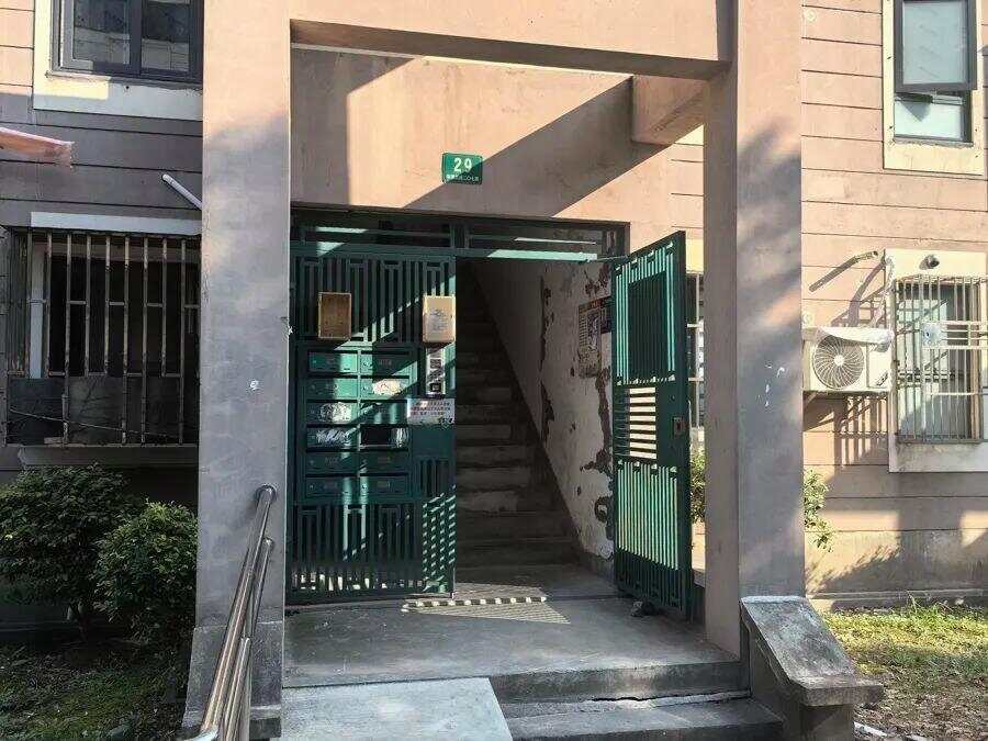 上海多个小区1700多个门禁集体失效上海多个小区出现门禁集体失效事件，涉及超过1700个门禁系统